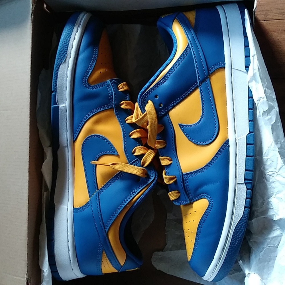 Nike dunk UCLA size 10.5